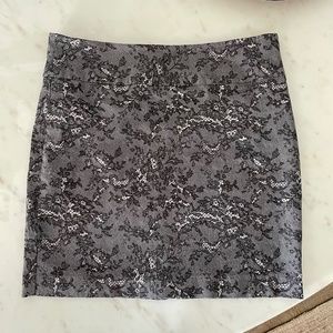 Knee Length Pencil Skirt Grey Lace Pattern Size XL/P